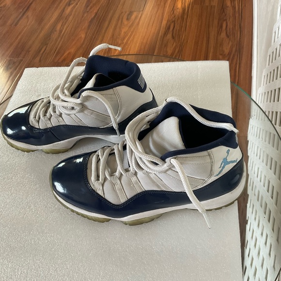Air Jordan 11 Retro Sneakers - Picture 12 of 16